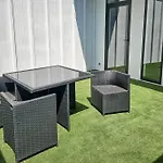 Ro\'S Lil Suites