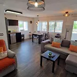 Stylish & Fully Furnished 3 Bedrooms Flat -4 Min Walk To Beautiful Beach