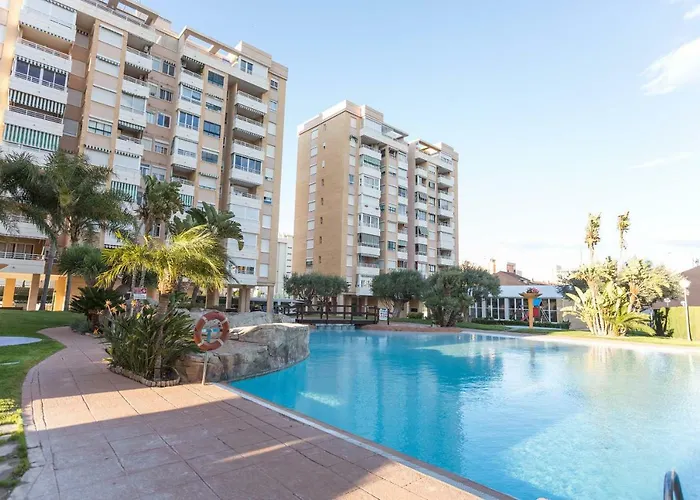 Nations Apartment With Pool