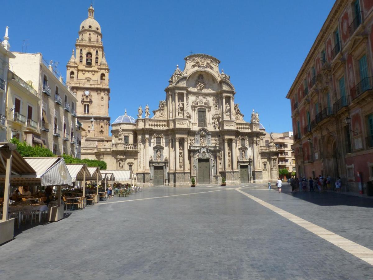 Spanish Style Flat Close To Center