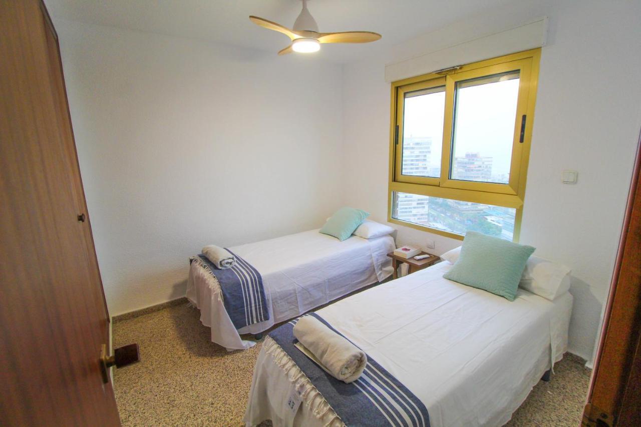 Apartment Vistas Al Mar: Beachfront Getaway With Pool And Sports Facilities *