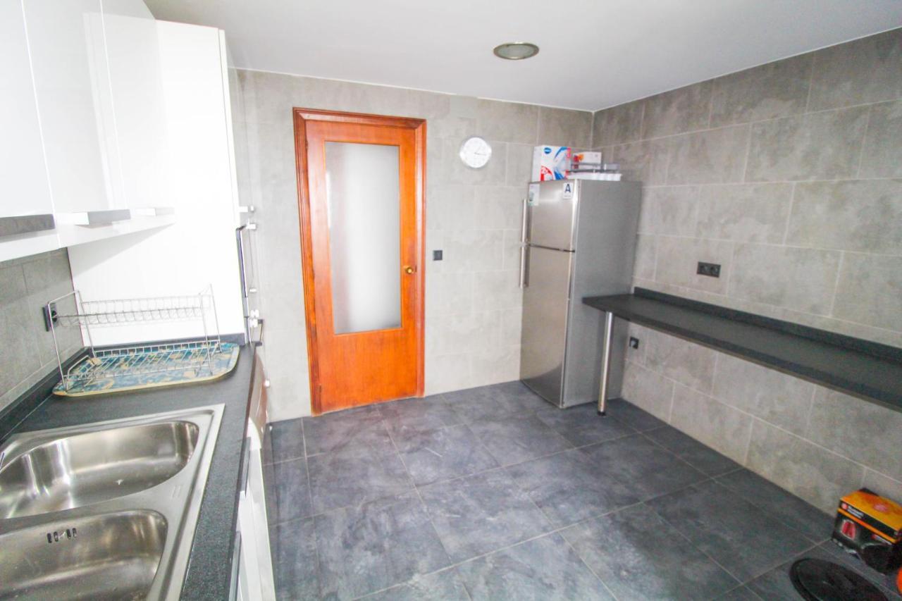 Vistas Al Mar: Beachfront Getaway With Pool And Sports Facilities * Alicante