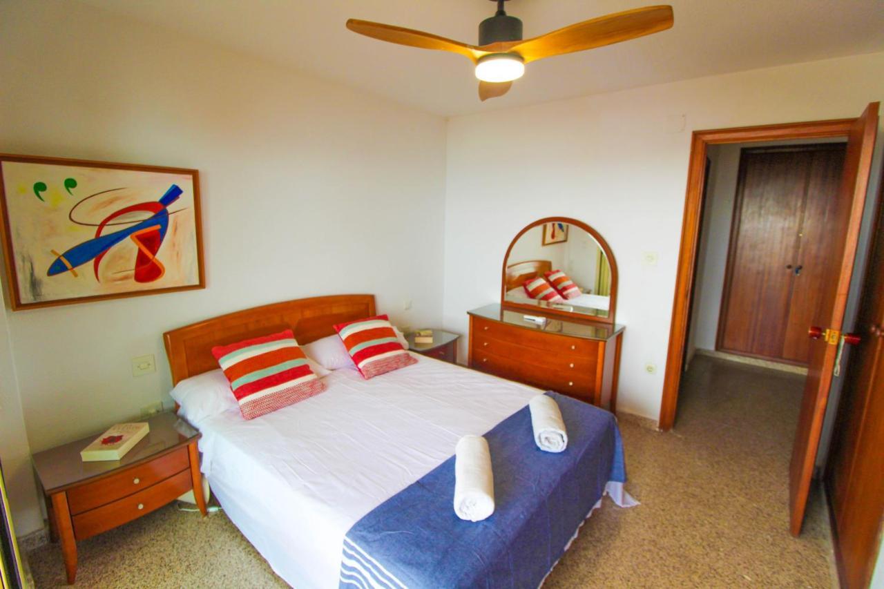 Vistas Al Mar: Beachfront Getaway With Pool And Sports Facilities Alicante