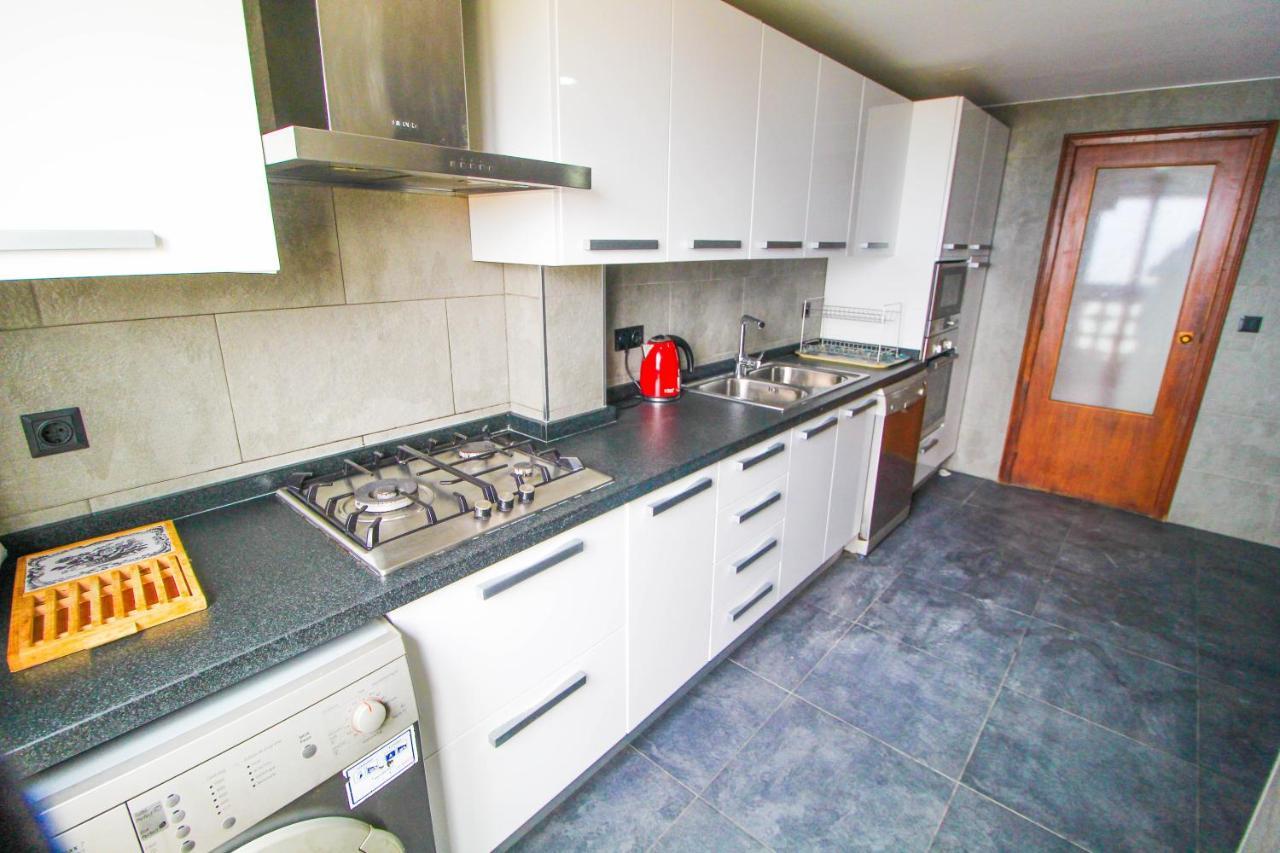 Apartment Vistas Al Mar: Beachfront Getaway With Pool And Sports Facilities *