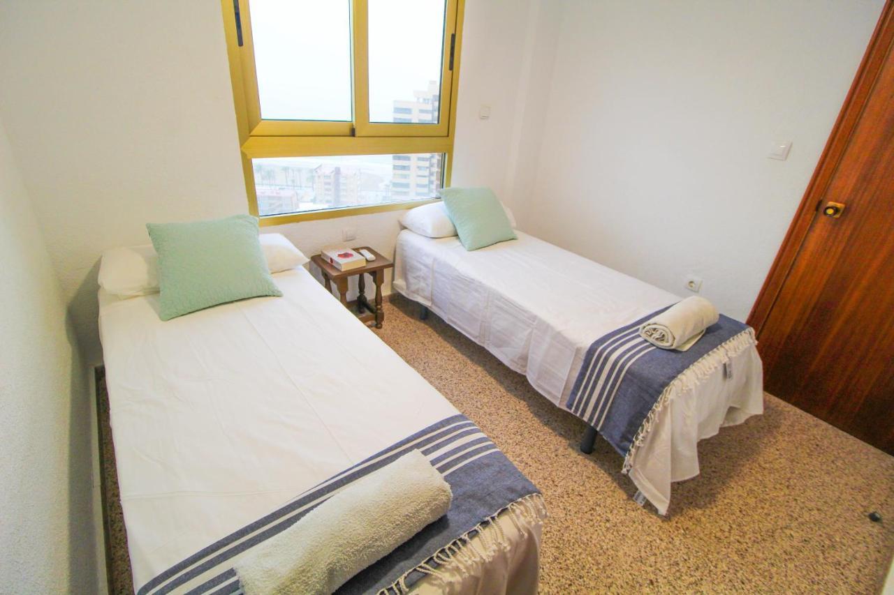 Apartment Vistas Al Mar: Beachfront Getaway With Pool And Sports Facilities *
