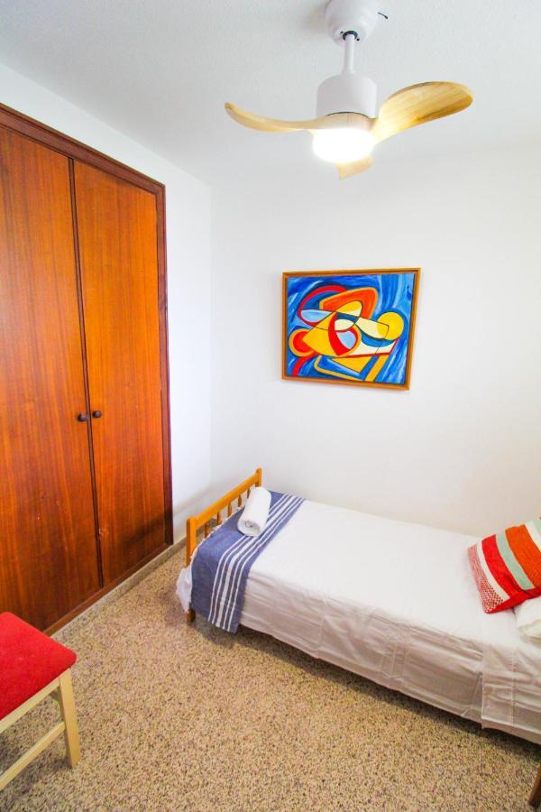 Apartment Vistas Al Mar: Beachfront Getaway With Pool And Sports Facilities *