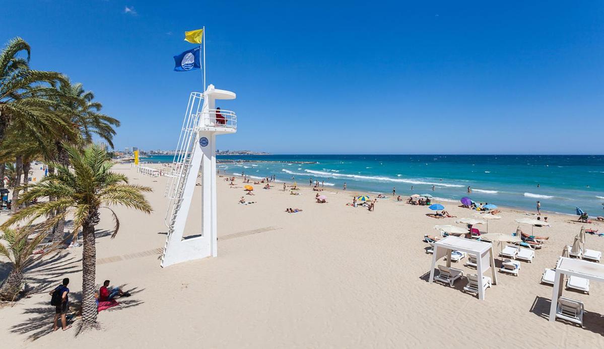 Vistas Al Mar: Beachfront Getaway With Pool And Sports Facilities *