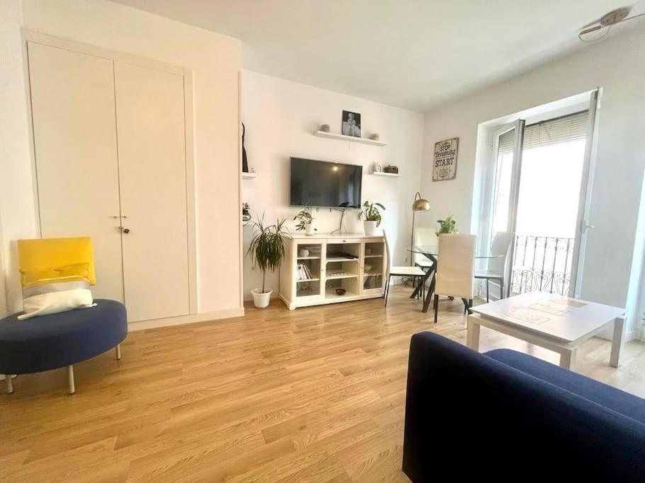 Lovelyloft Argensola Apartment *