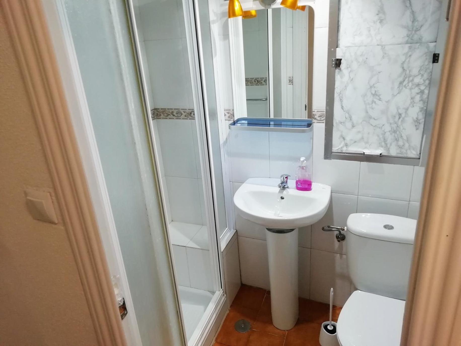 Manila-home,2 Banos-bathrooms