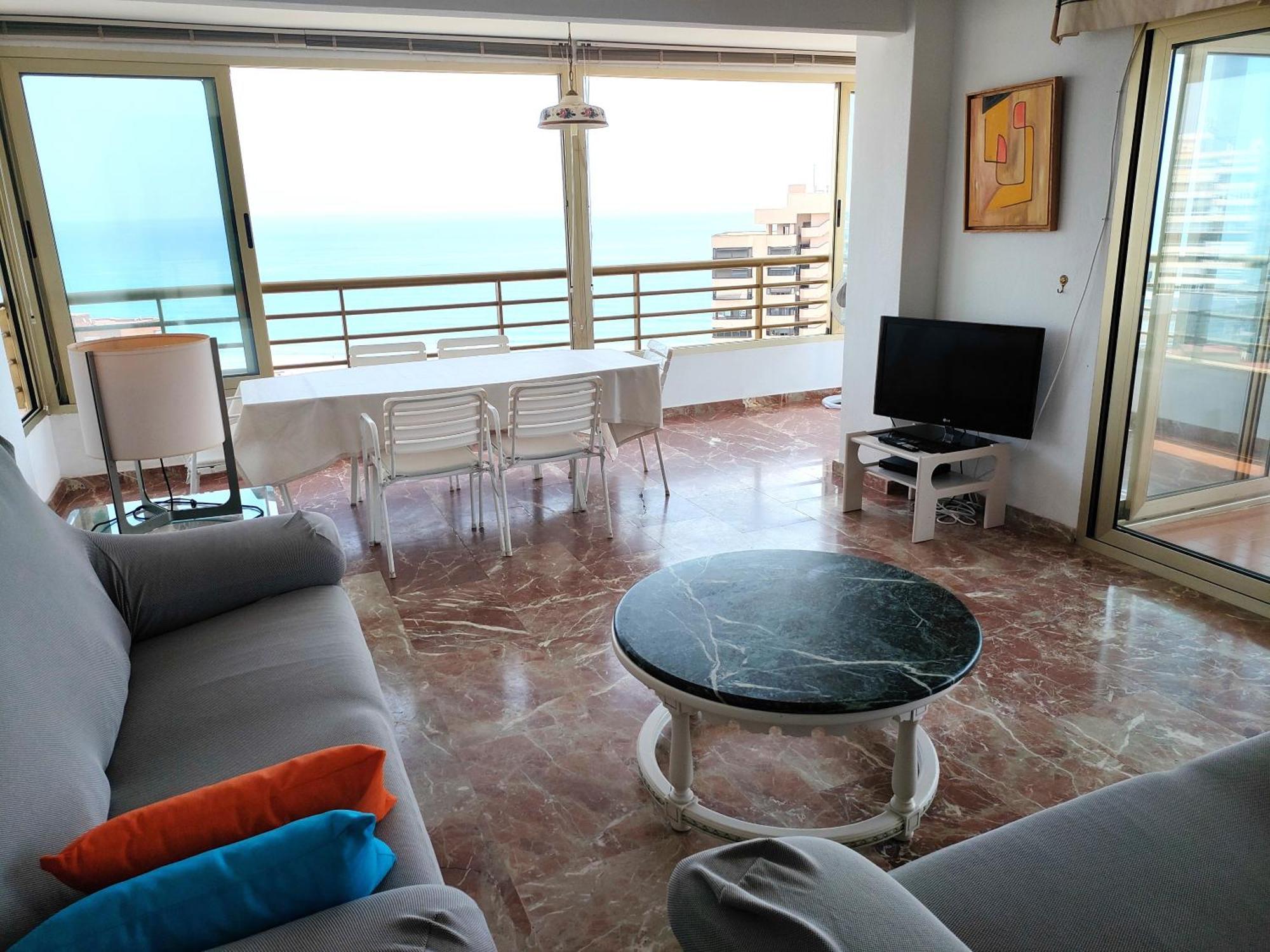 Vistas Al Mar: Beachfront Getaway With Pool And Sports Facilities Alicante