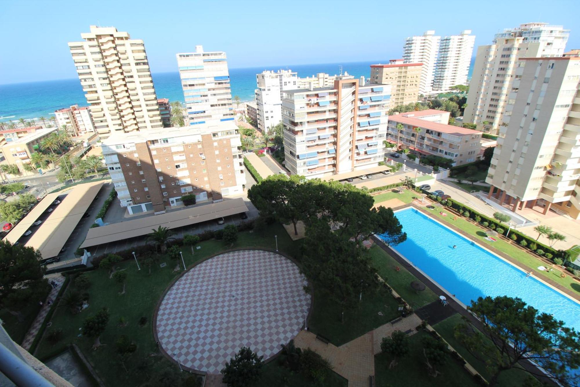 Apartment Vistas Al Mar: Beachfront Getaway With Pool And Sports Facilities Alicante