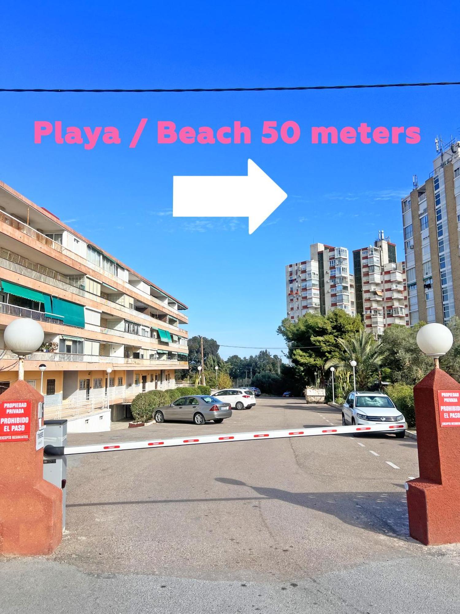 A 100m De La Playa. 2 Hab. A/c Apartment *
