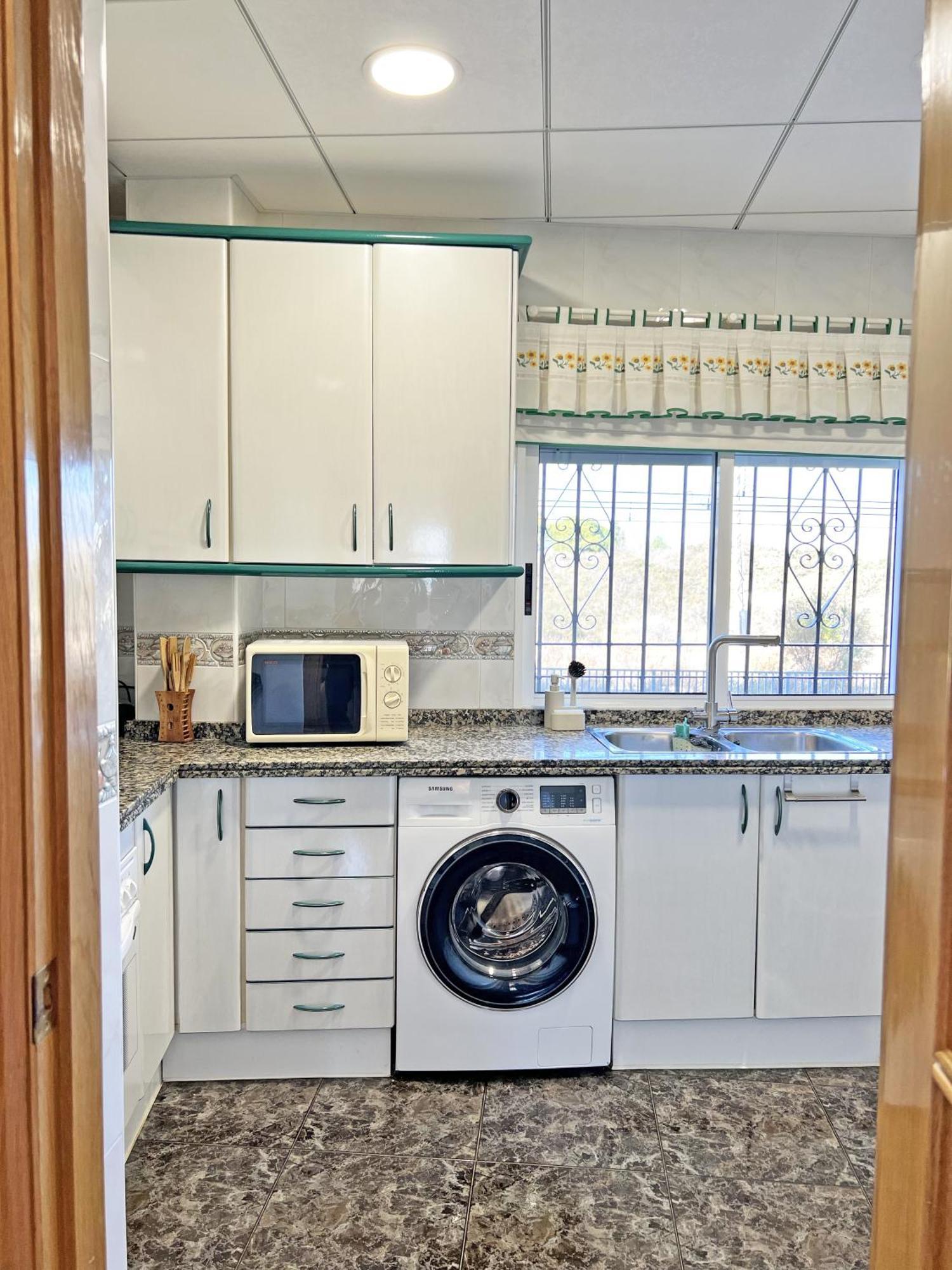 A 100m De La Playa. 2 Hab. A/c Apartment Alicante