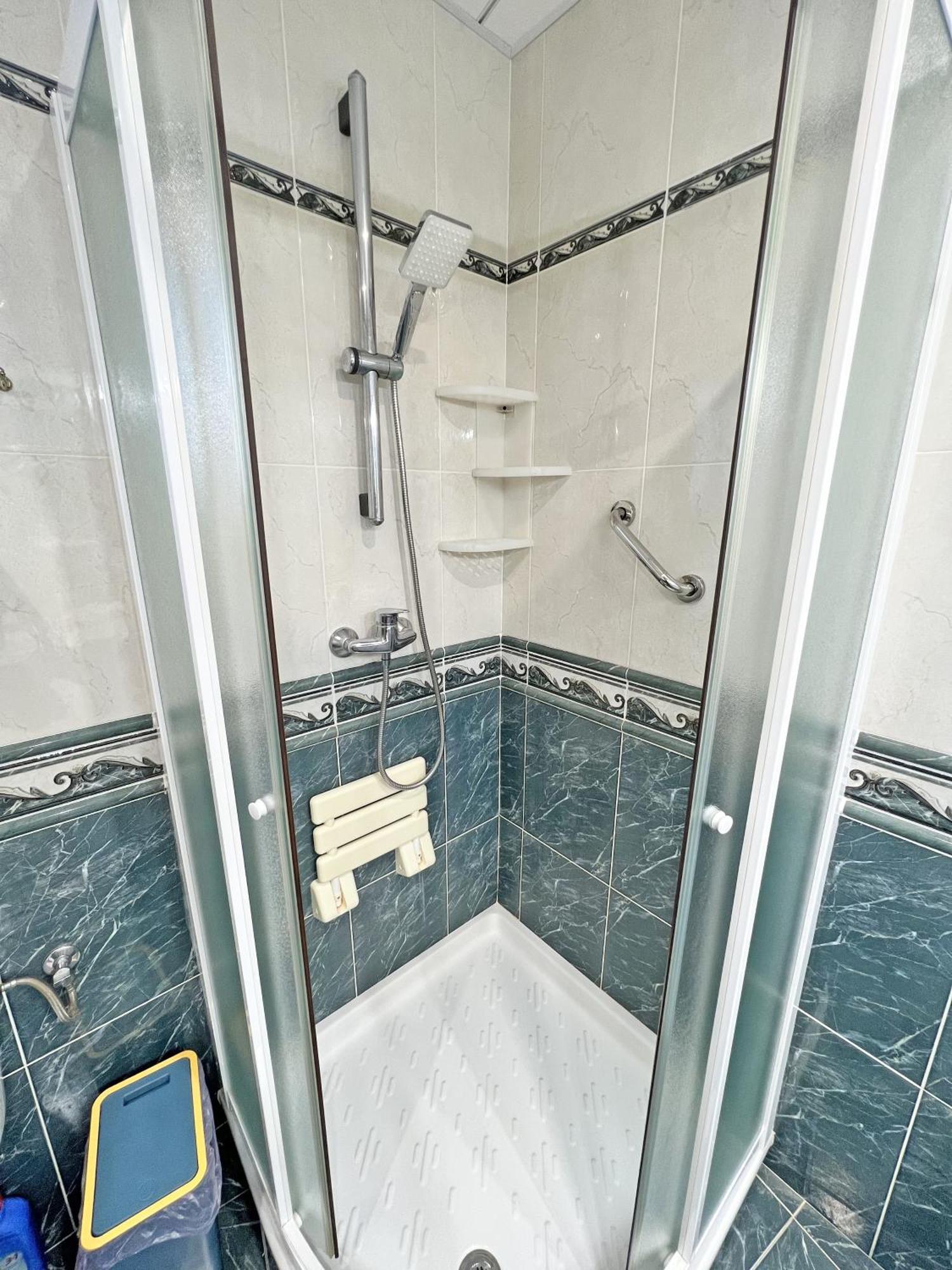 A 100m De La Playa. 2 Hab. A/c Apartment *
