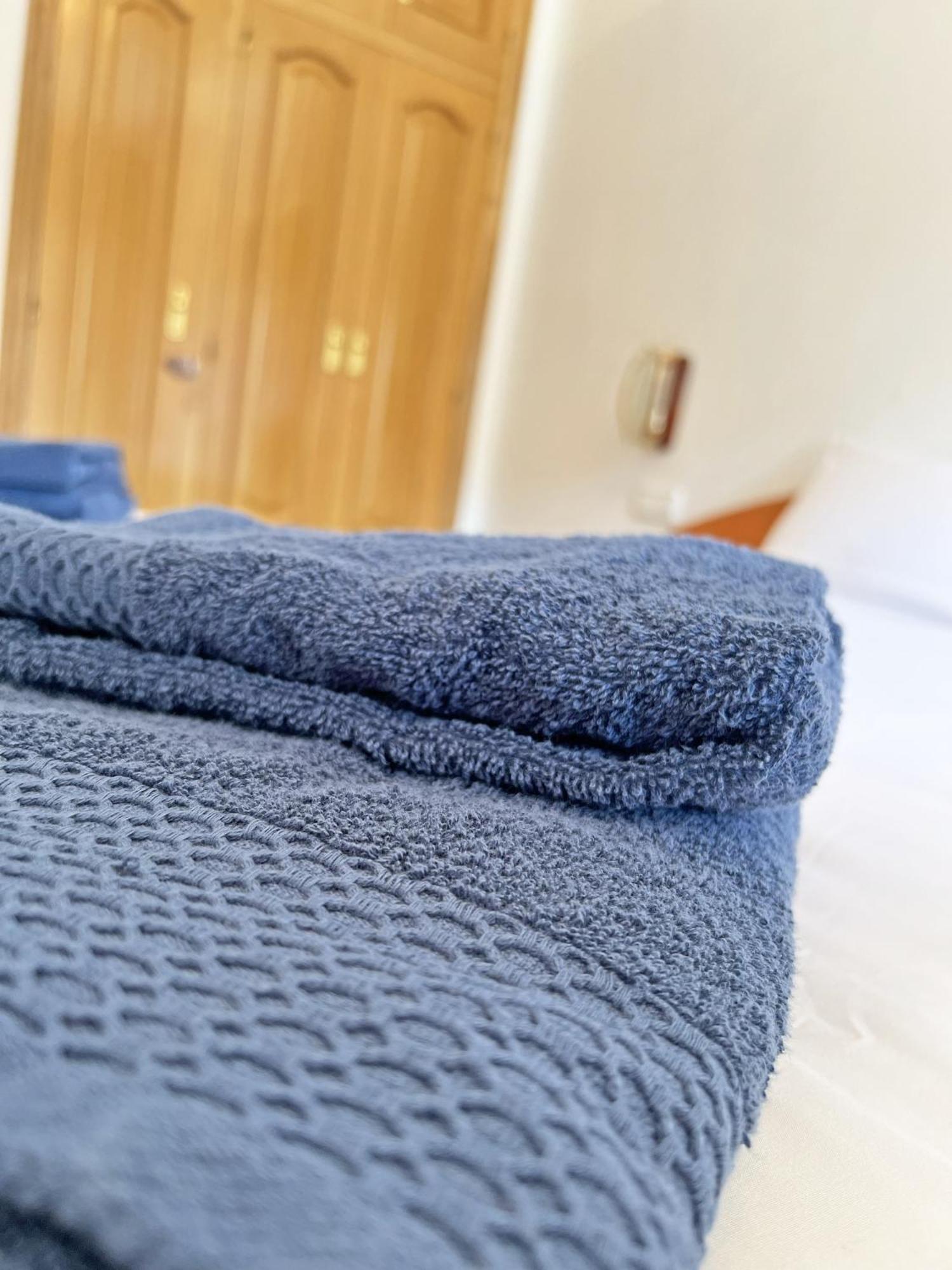 A 100m De La Playa. 2 Hab. A/c Apartment *