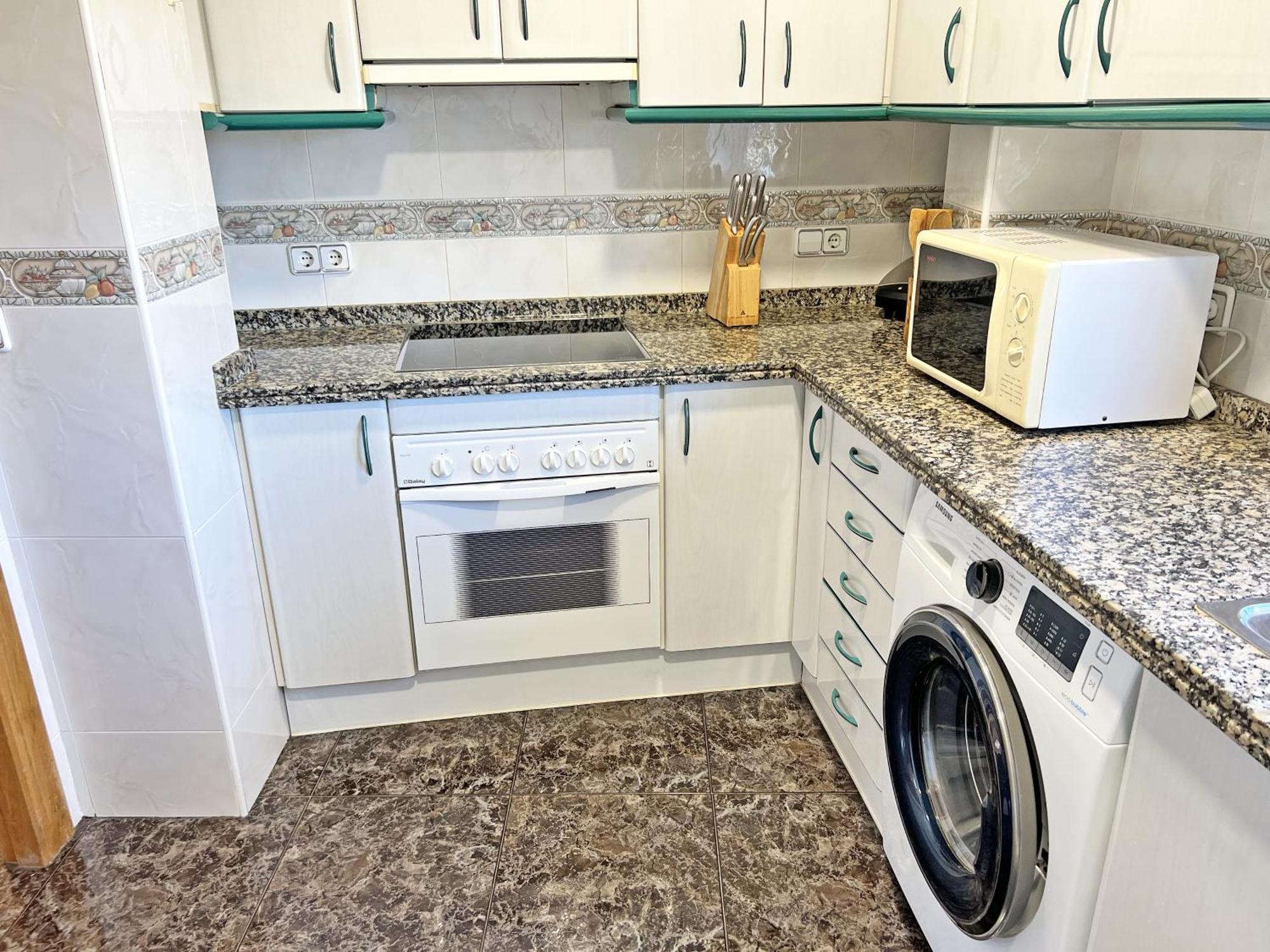 A 100m De La Playa. 2 Hab. A/c Apartment *