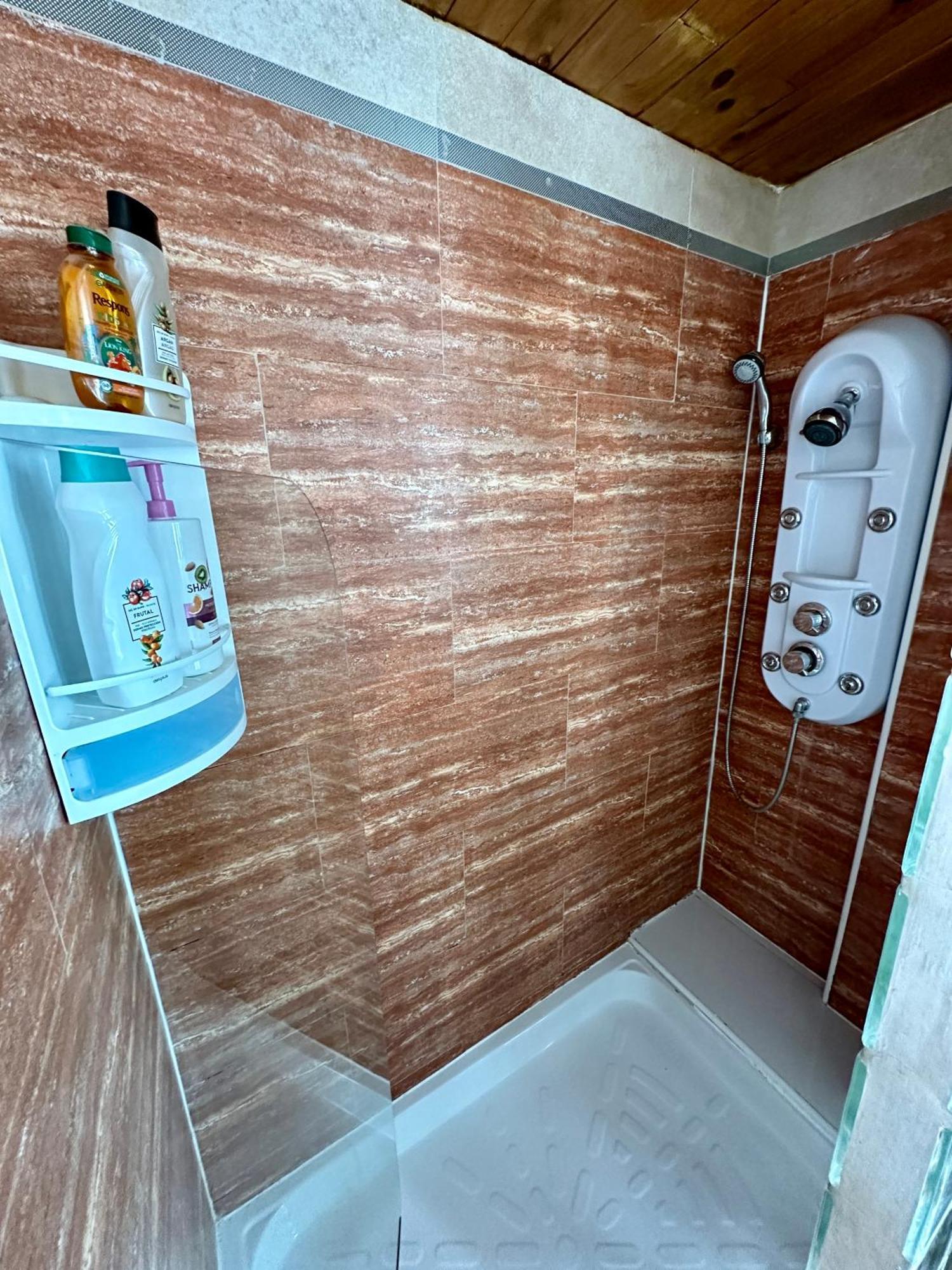 Spanish Style Flat Close To Center Huoneisto