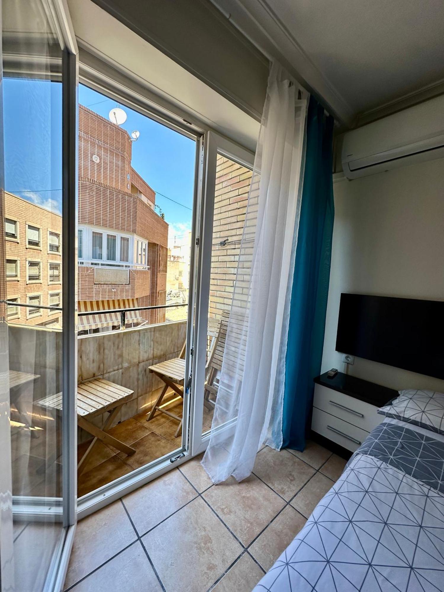 Spanish Style Flat Close To Center