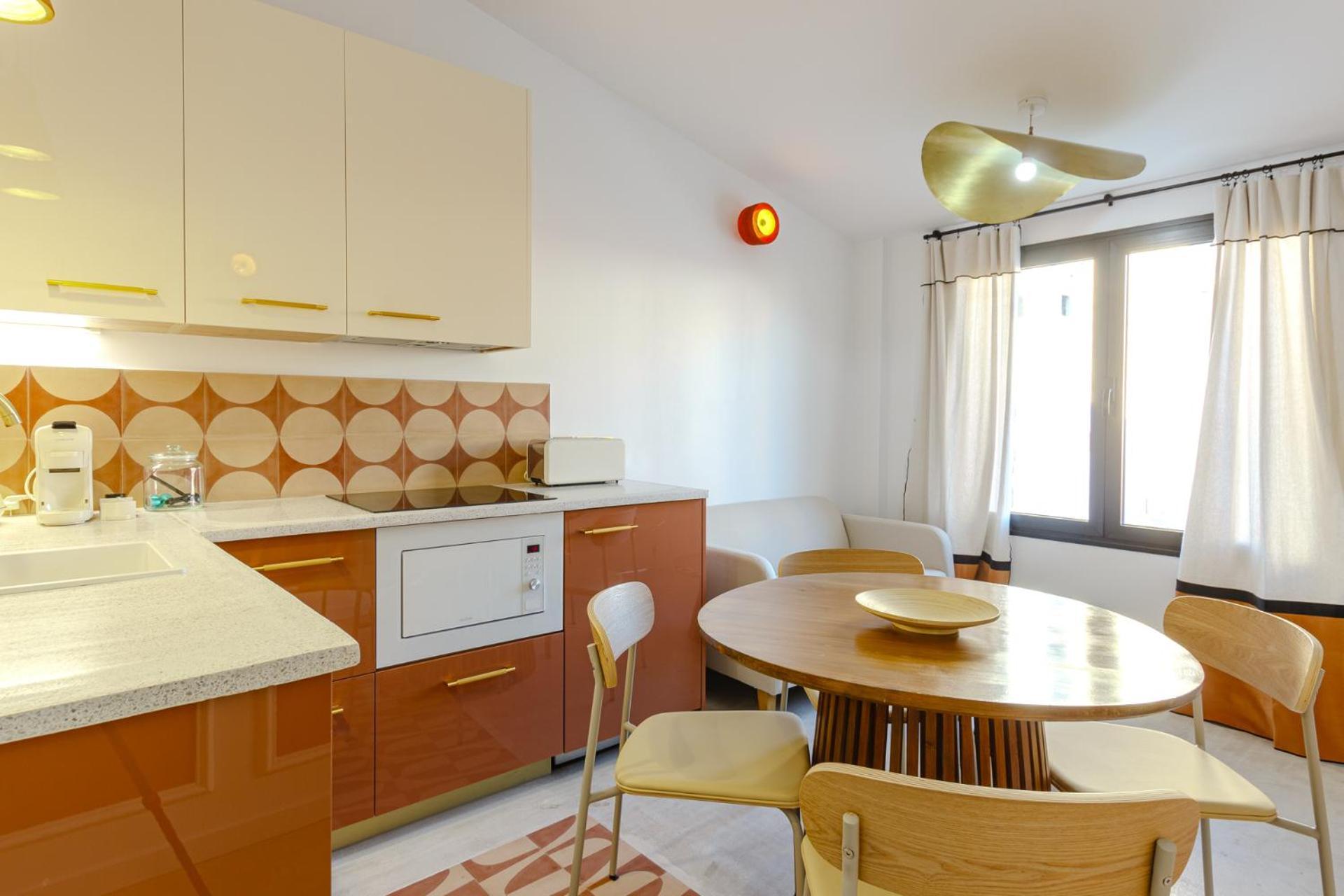 Penthouse With Breathtaking Views Of Heart Of Apartment *