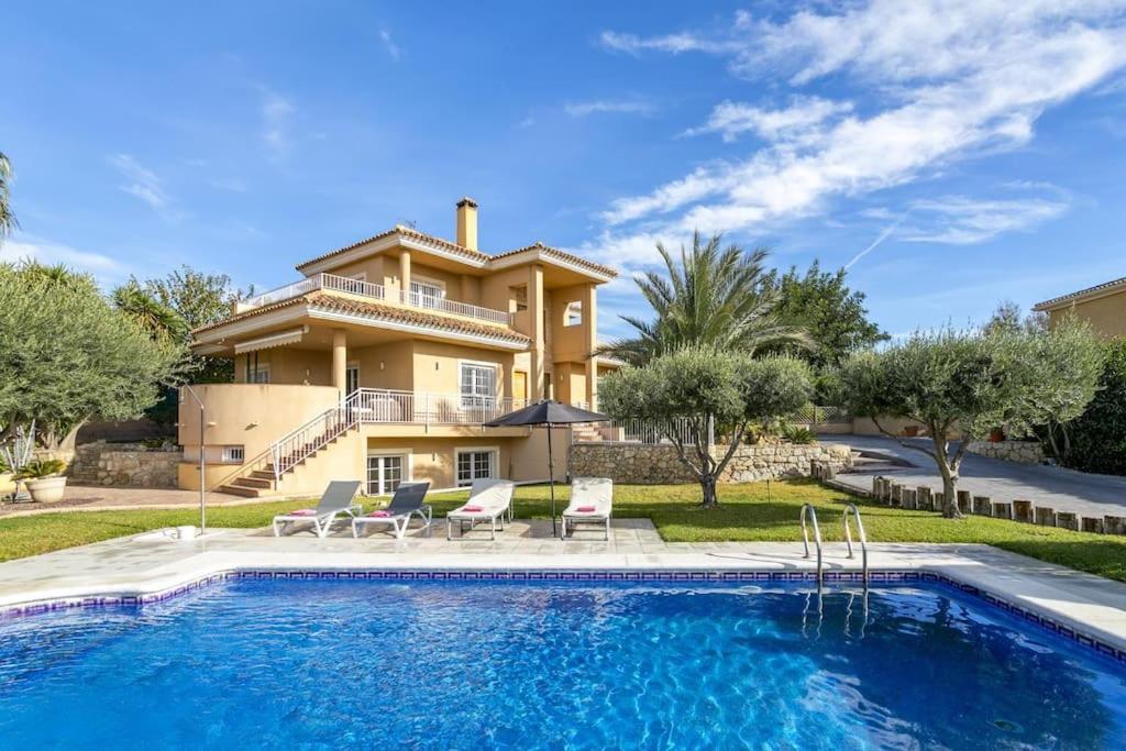 Totally Private Lux Boutique Sleeps 11 Villa *