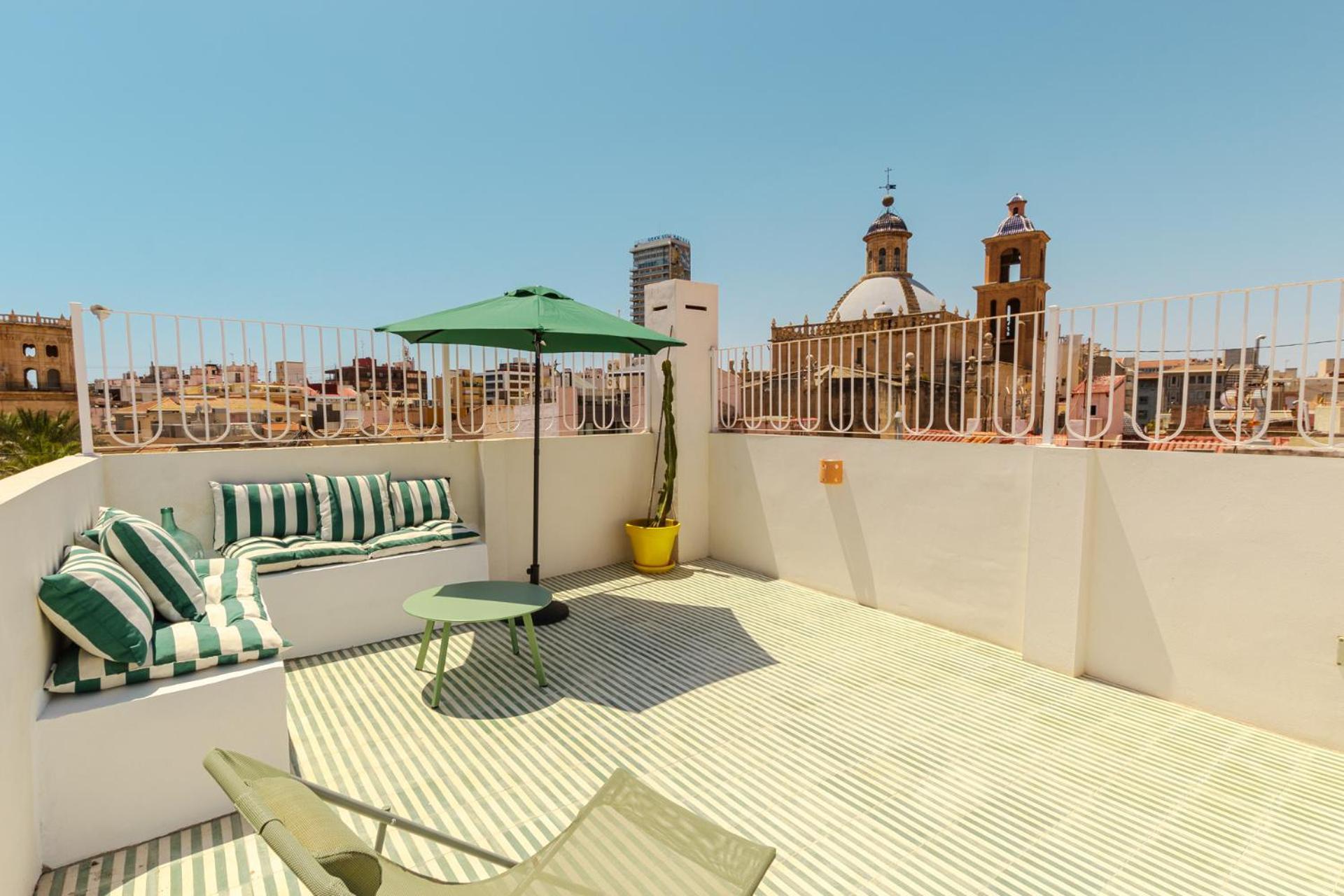 Penthouse With Breathtaking Views Of Heart Of Apartment Alicante