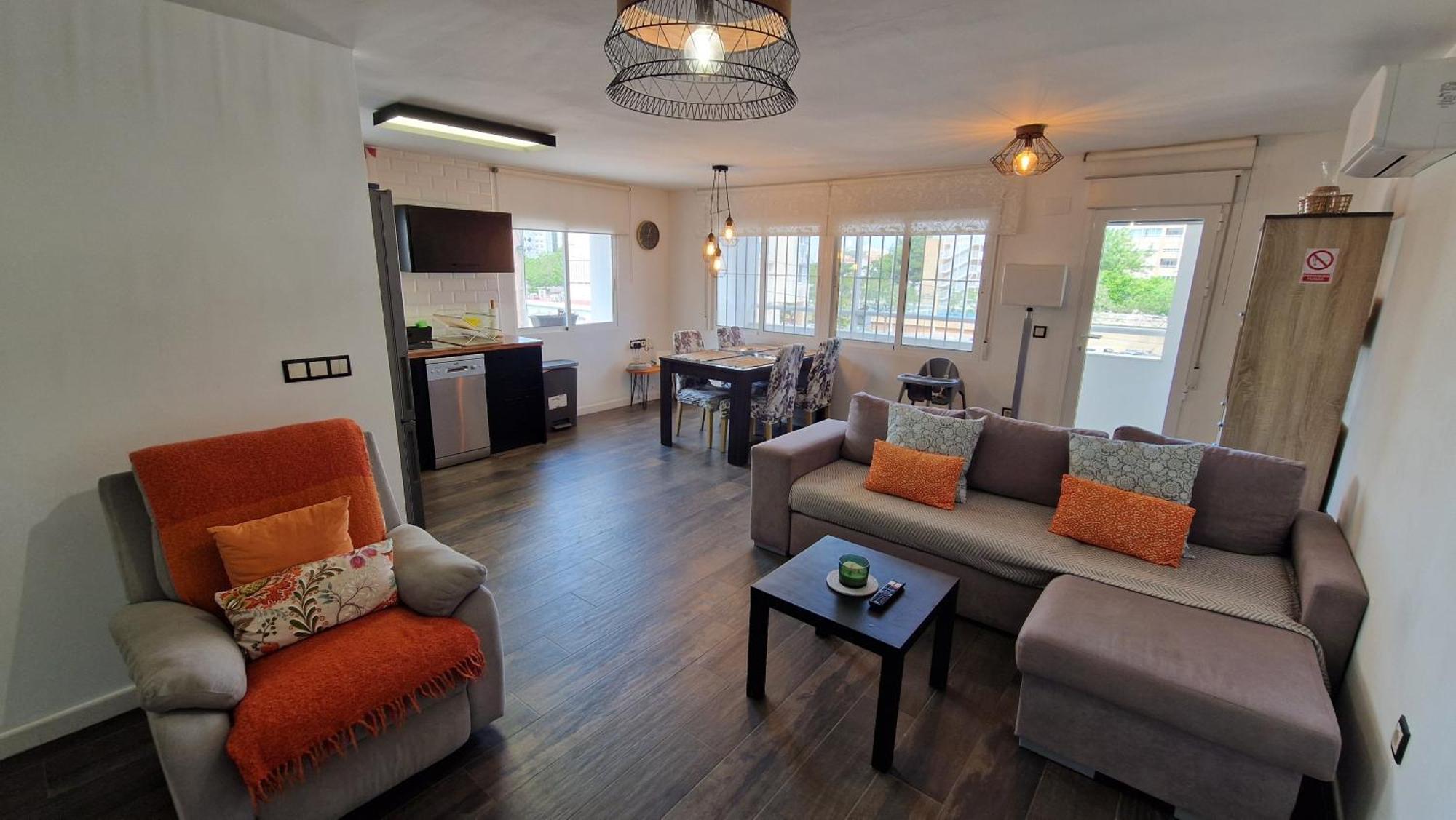 Stylish & Fully Furnished 3 Bedrooms Flat -4 Min Walk To Beautiful * Alicante