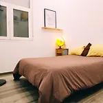 Habitacion Privada En Alojamiento Diferente Y Con Calidad En El Centro De Alicante!