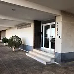 Apartamento Con Terraza Y Vistas Al Mar. Urb Monte Y Mar