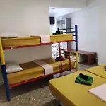 35-4- Комната В Квартире С Раздельными Кроватями И Холодильником Для От 1 До 5 Человек В Центре Аликанте