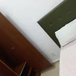 Clavelina Economy Room