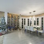 X Villa Uvarovita