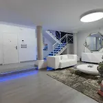 X Villa Uvarovita