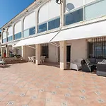 Beachfront Bliss: Apartamento A Pie De Playa