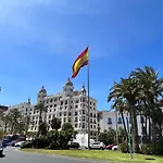 New! Cosy Two Bedroom Apartment By The Beach