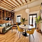 A Charming Stand And Stay Flat In Alicante
