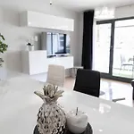 Modern Apartment, Pool & Air Con, San Juan Playa