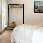 Elegante Apartamento A Unos Pasos De La Rambla.