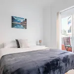 Encantador Apartamento De 3 Habitaciones Con Balcon