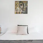 Encantador Apartamento De 3 Habitaciones Con Balcon