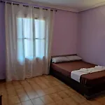 La Habitacion Del Piso Room In The Apartment