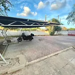 Estudio Adosado Con Jardin Y Parking Privado