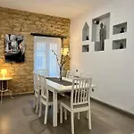 Des Rustic Center
