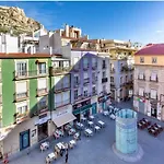 Charming & Spacious Apartment In Historic Centre & Short Walk To Beach