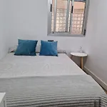 Quarto Com Banheiro Privado Em Apartamento Familiar