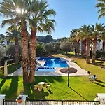Golf&Live Music Lovers Apt Pool Views, Villamartin Plaza
