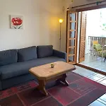 Golf&Live Music Lovers Apt Pool Views, Villamartin Plaza