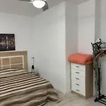 Apartamento Blanco Y Negro En El Centro