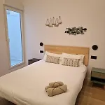 New 2024 Luxury Design Lofts, By Santa Barbara Castle, With Pool Table, Ac And Wifi