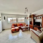 Spacious Apartment Near Plaza America