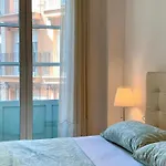 Charming Flat At Historic Centre & Short Walk To Beach